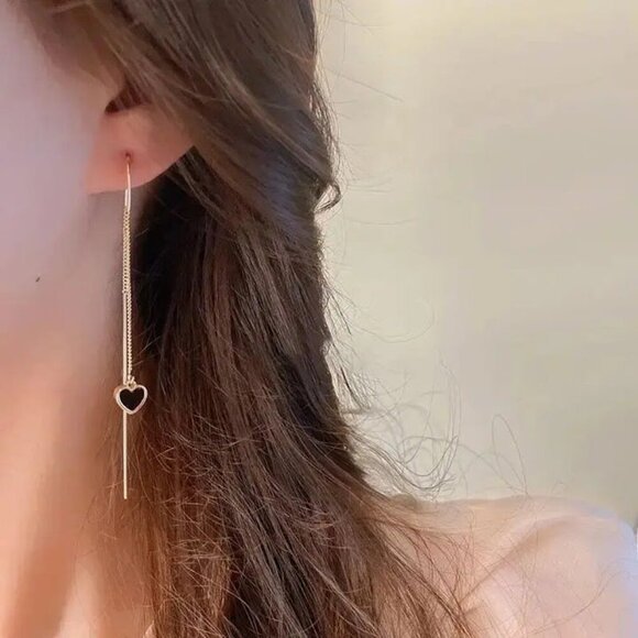 NEW Gold tassel earrings, black heart earrings, gold thread earrings, jewelry - Picture 2 of 5